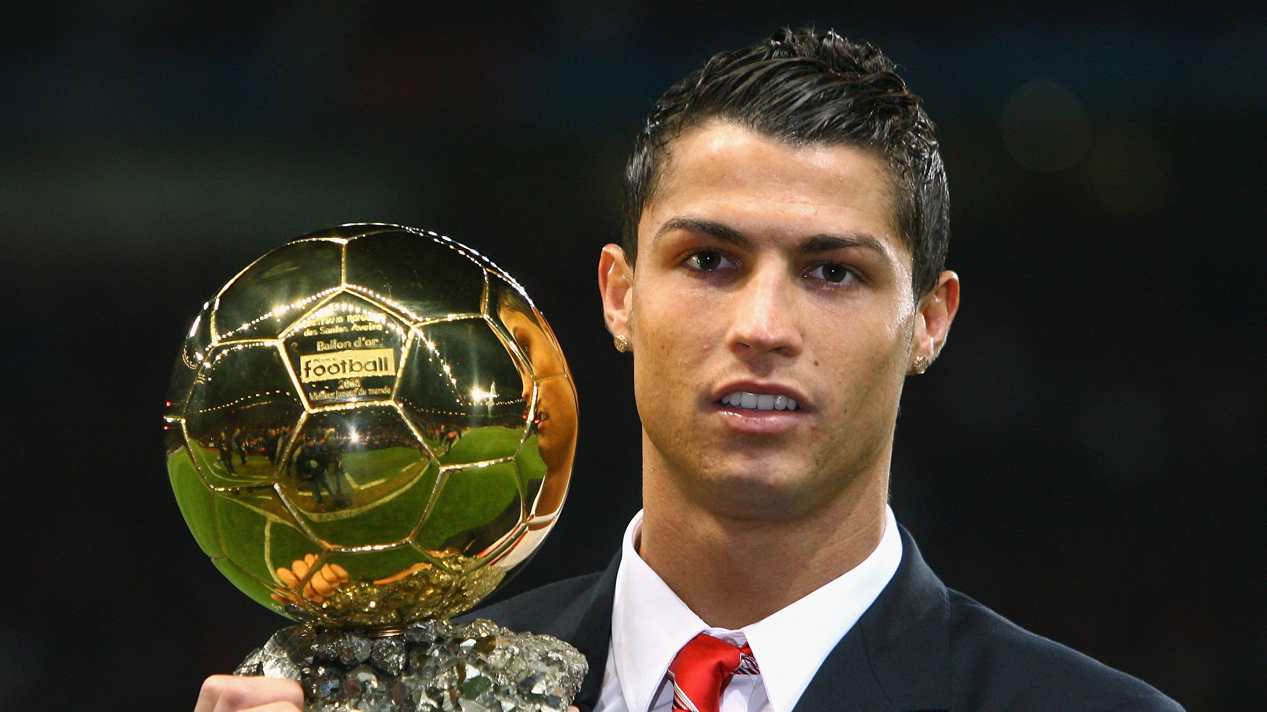 电竞职业选手综合素质提升路径及职业生涯规划探讨，电竞从业人员的职业素养